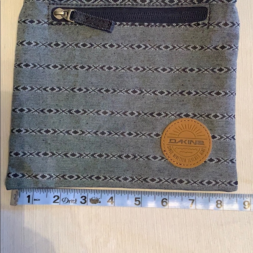 Dakine Canvas Dive Cross Body Bag NWT - Picture 8 of 10